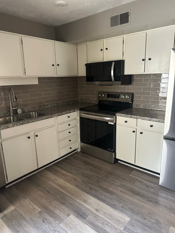 Photo - 925 Cleveland St (Greenville, SC)