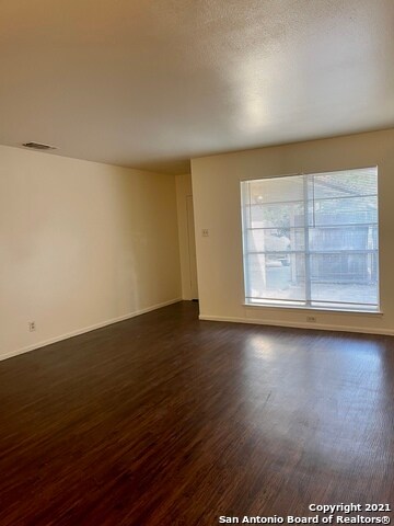 Building Photo - 520 Southtrail Dr