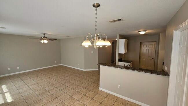 Foto del edificio - 7119 Acacia Ln