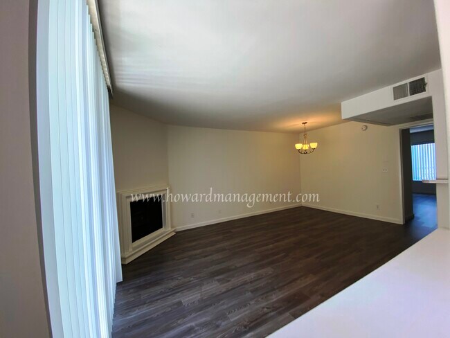 Building Photo - 2355 Bentley Ave