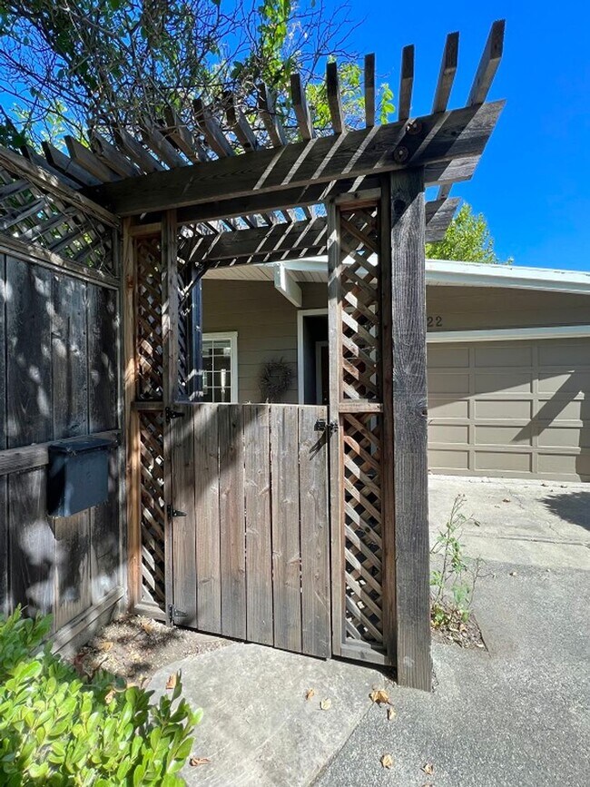 Foto del edificio - Adorable Two Bedroom Calistoga Home