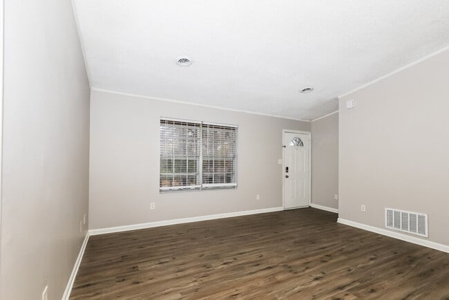 Foto del edificio - 8450 N Pond Dr