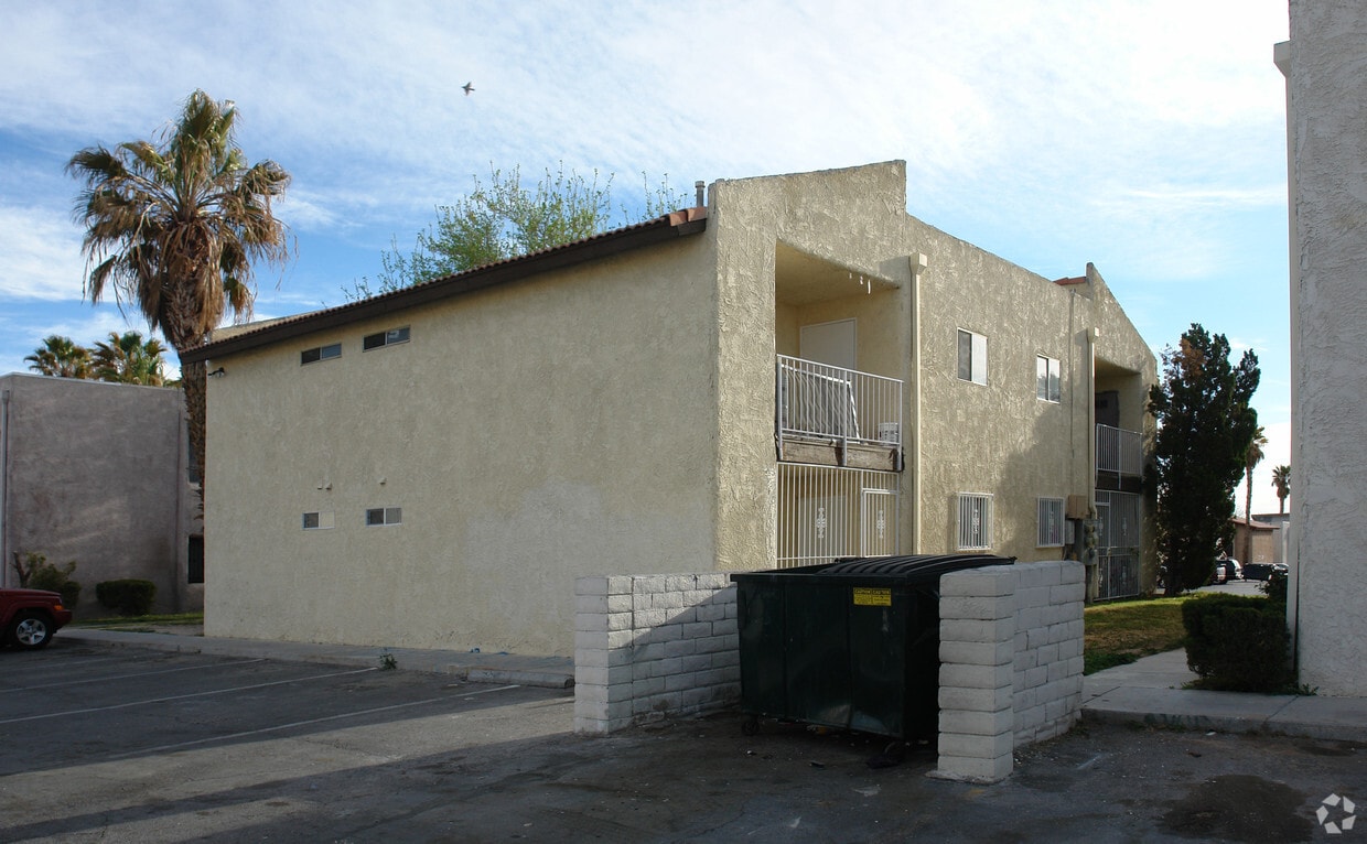 Building Photo - 3639 Van Dyke Ave