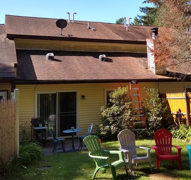 Building Photo - 4 Whispering Pines Rd