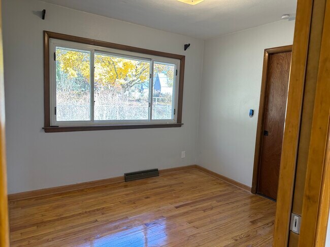 Building Photo - 1205 Leaman Pl