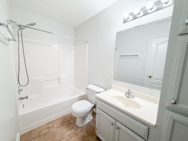 Building Photo - 709 Sonesta Dr