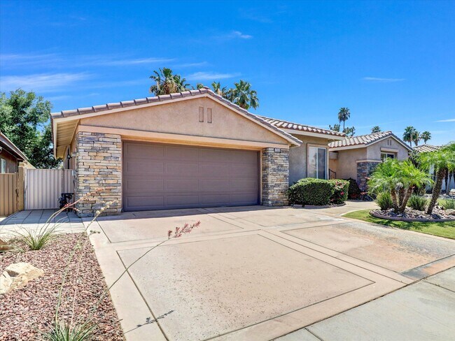 Foto del edificio - 77573 Ashberry Ct
