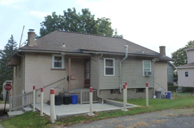 Foto del edificio - 214 1/2 Brown Ave