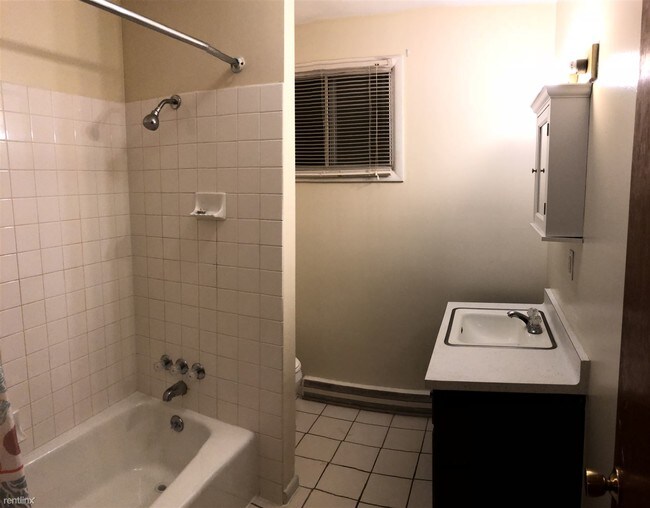 409 E Woodlawn Ave Unit Apt 3, Hastings, MI 49058 Condo for Rent in