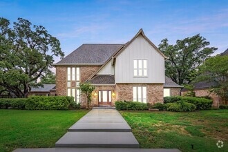 Building Photo - 15726 Walkwood Dr