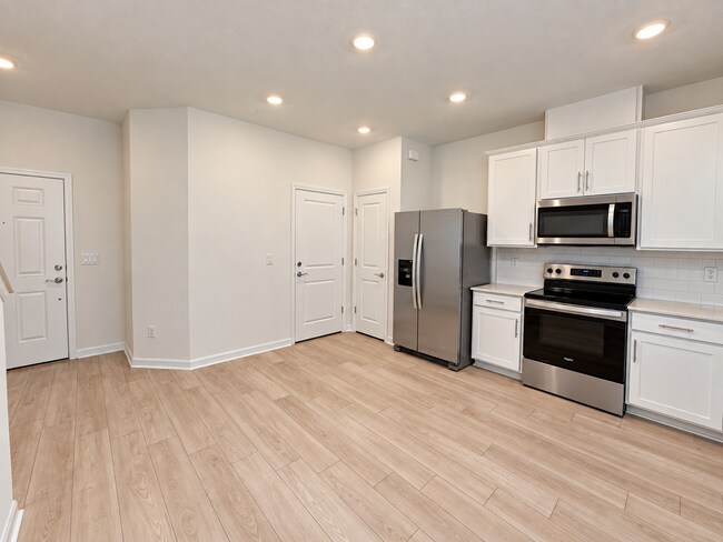 Building Photo - Harbor Square townhome home