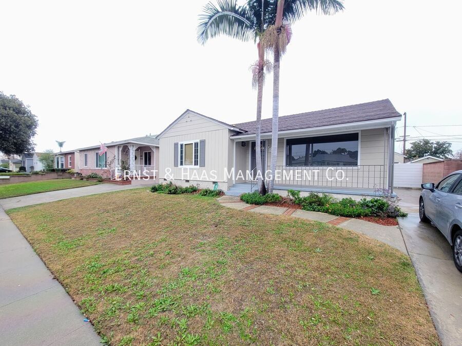 Foto principal - Beautifully Remodeled 3 Bedroom 2 Bath Lak...