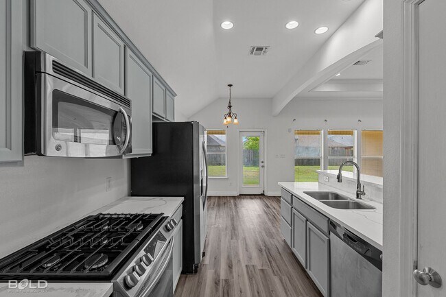 Foto del edificio - 521 Linnhurst Dr