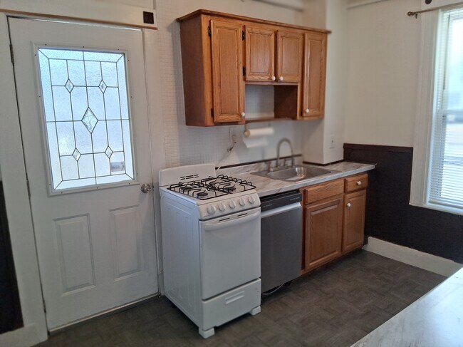 Foto del edificio - 32 Ellington Rd