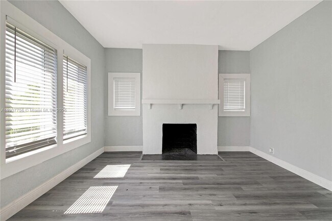 Foto del edificio - 327 SW 20th St