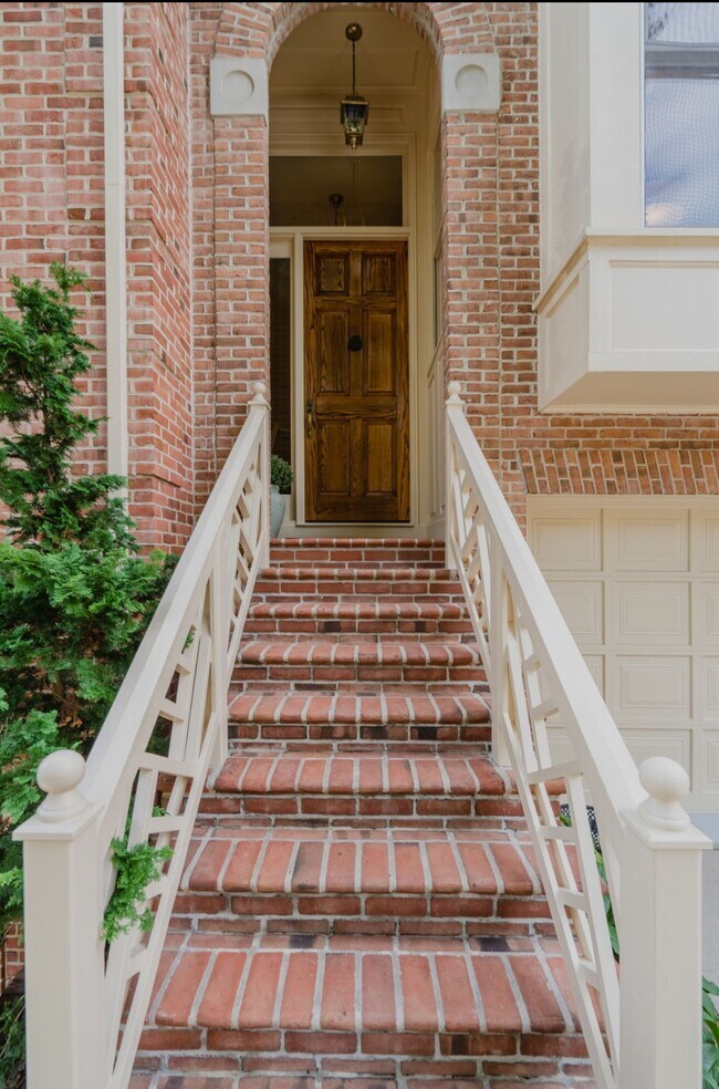Building Photo - 1532 Hampton Hill Cir