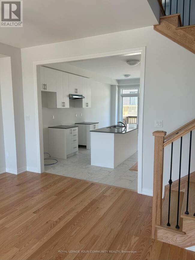 Building Photo - 1042 Valhalla Ter