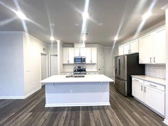 Foto del edificio - New End Unit Townhome in Raleigh!