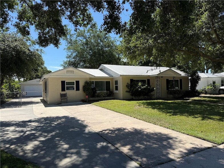 Primary Photo - 2075 34th Ave