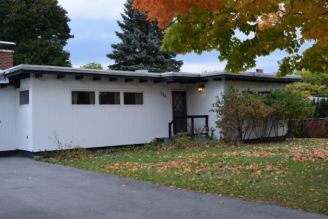Building Photo - 336 S Pleasant St