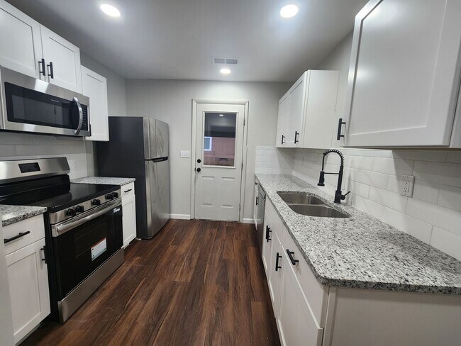 Building Photo - 2939 Gleason Ave