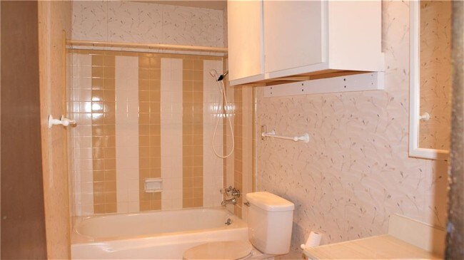 Foto del edificio - 3018 Silverdale Ln
