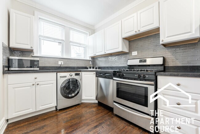 Foto del edificio - 3825 N Greenview Ave