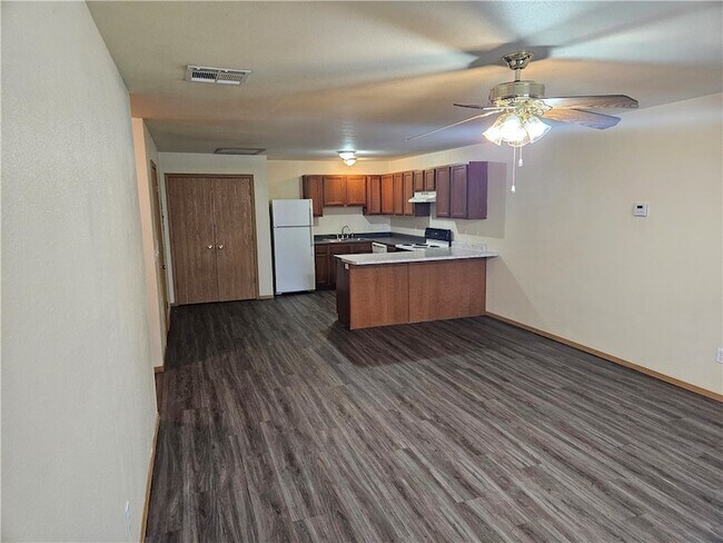 Foto del edificio - 616 Sadie Ln