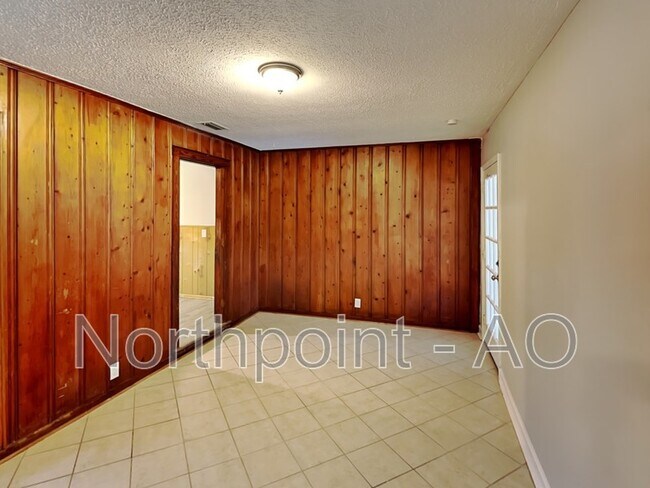 Building Photo - 6614 Larne Ave
