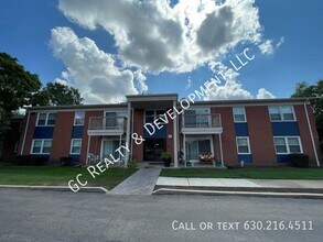 Building Photo - 13 Simpson St