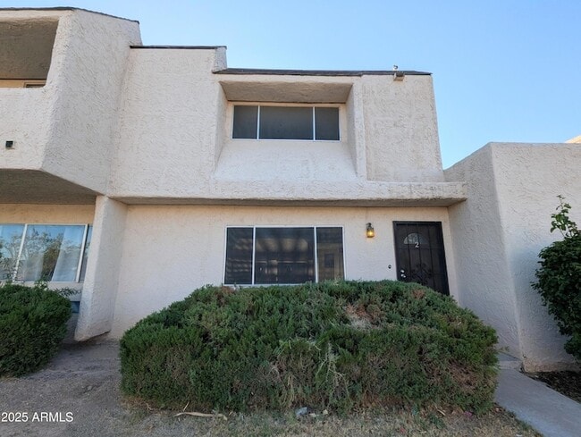 Building Photo - 2233 W Farmdale Ave