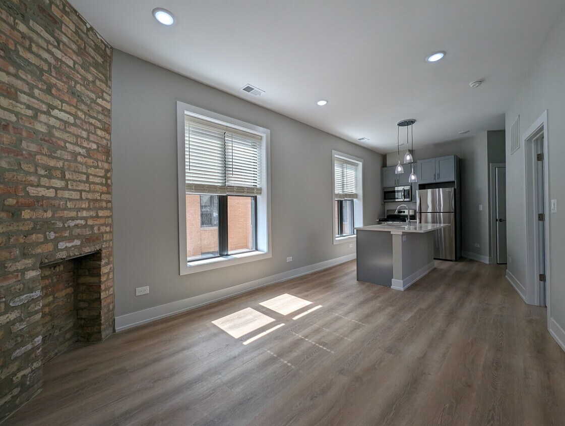 Foto principal - 423 W Belden Ave