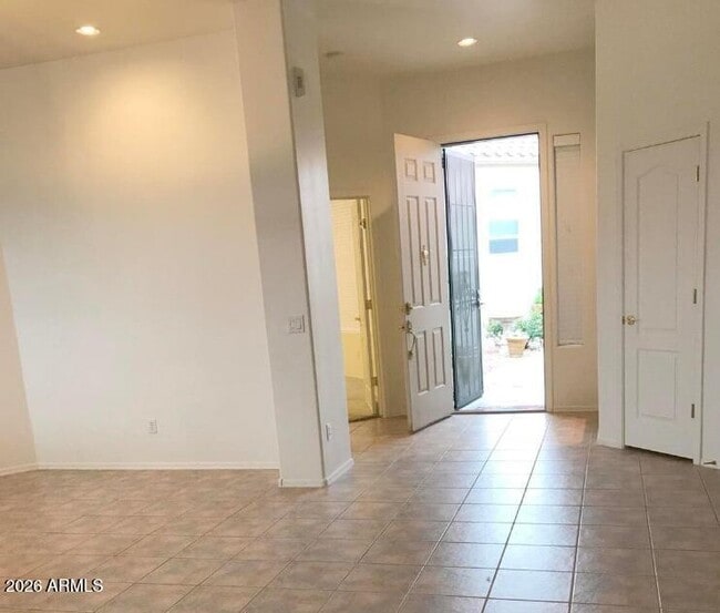 Foto del edificio - 890 S Golf View Dr