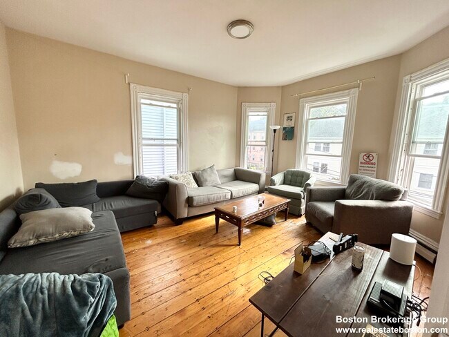 Building Photo - 72 Calumet St