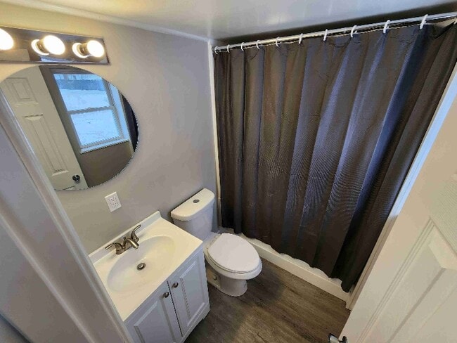 Building Photo - 14572 N Saginaw Rd