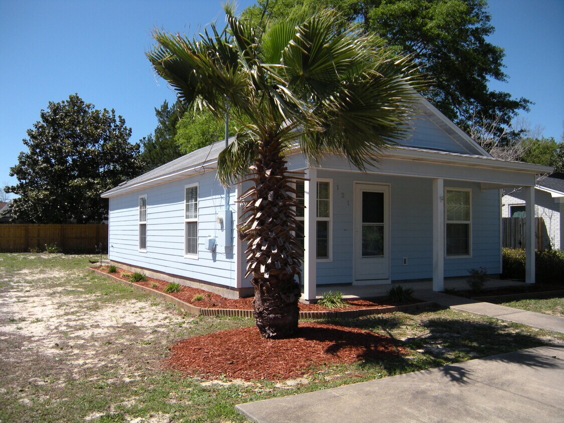 121 Half Acre Ln, Panama City Beach, FL 32413 House for Rent in