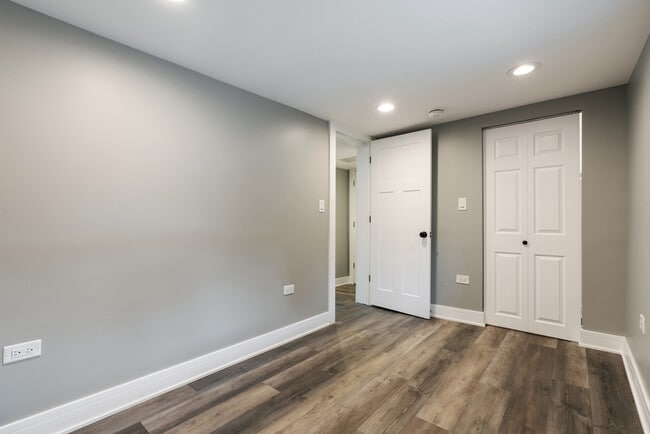 Building Photo - 4624 N Springfield Ave