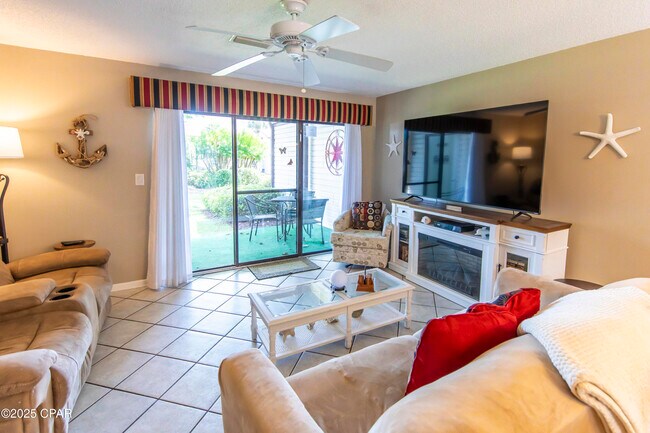 Foto del edificio - 17620 Front Beach Rd