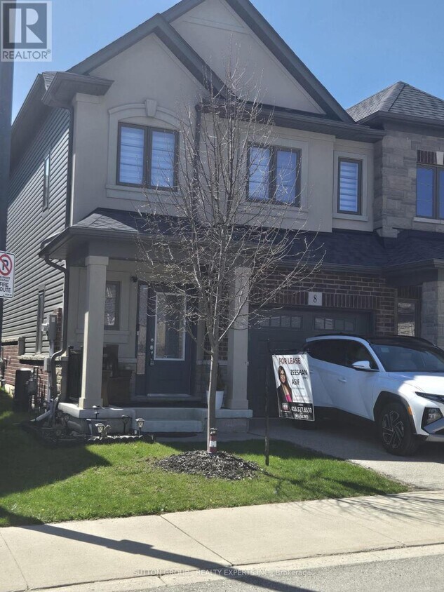 Building Photo - 324 Equestrian Way