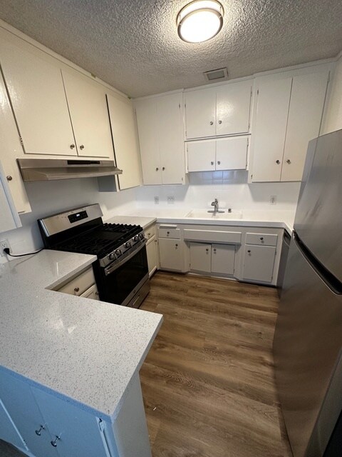Foto principal - 11830 Darlington Ave