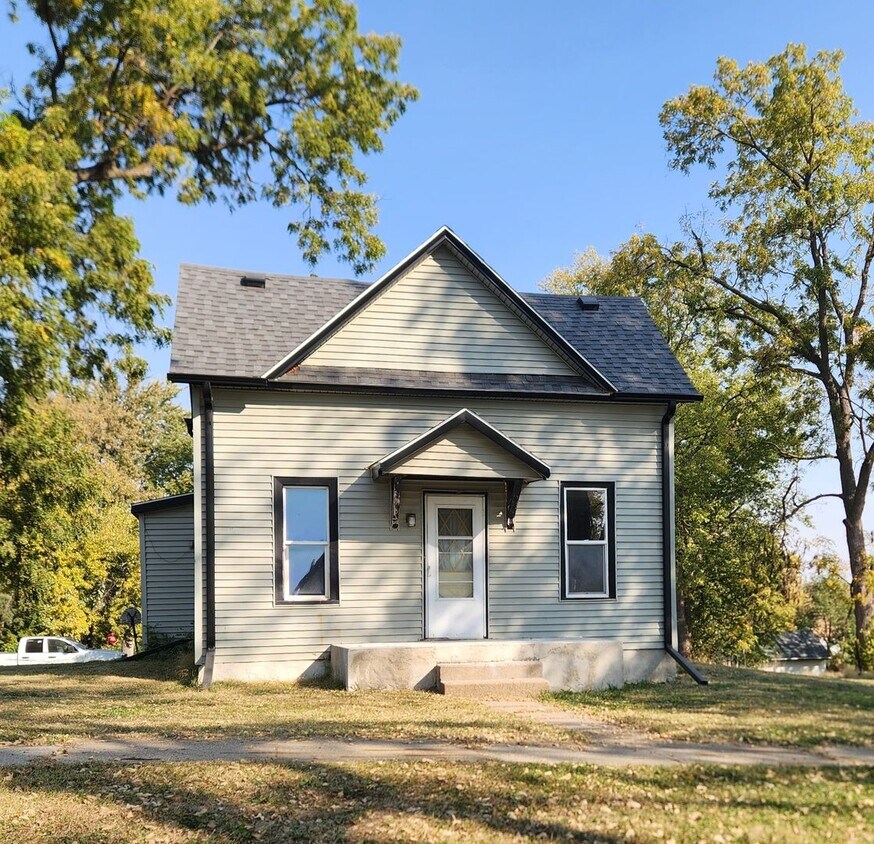 Primary Photo - Updated 3 Bedroom Home!