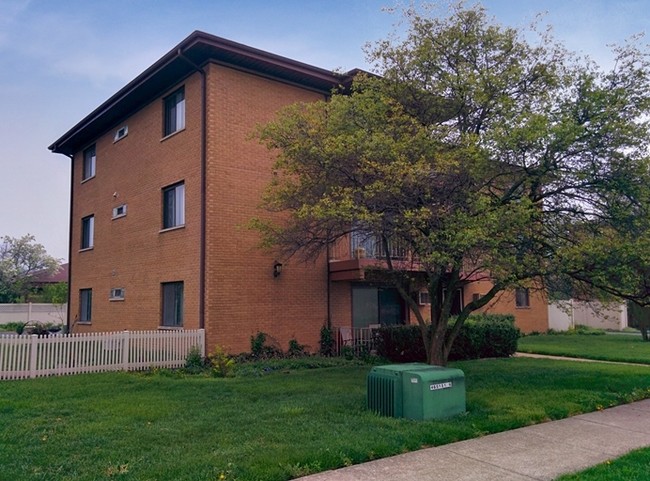 Building Photo - 12 E 58th St
