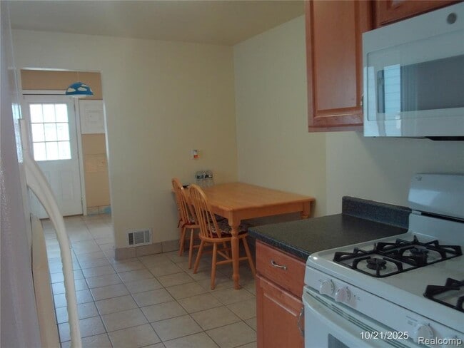 Building Photo - 762 Ruffner Ave