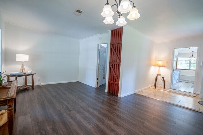 Foto del edificio - 803 Sycamore Rd