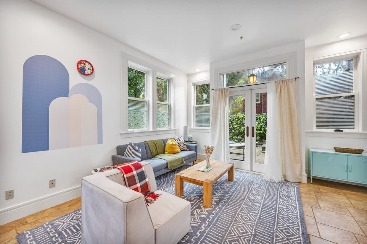 Foto principal - 1936 Channing Way