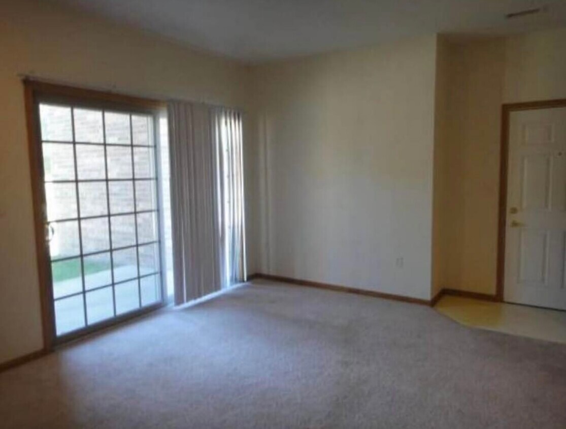 1755 5th St Unit 1, Coralville, IA 52241 Condo for Rent in Coralville