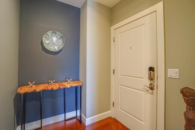 Foto del edificio - BEAUTIFUL TWO BEDROOM CONDO DOWNTOWN VANCOUVER