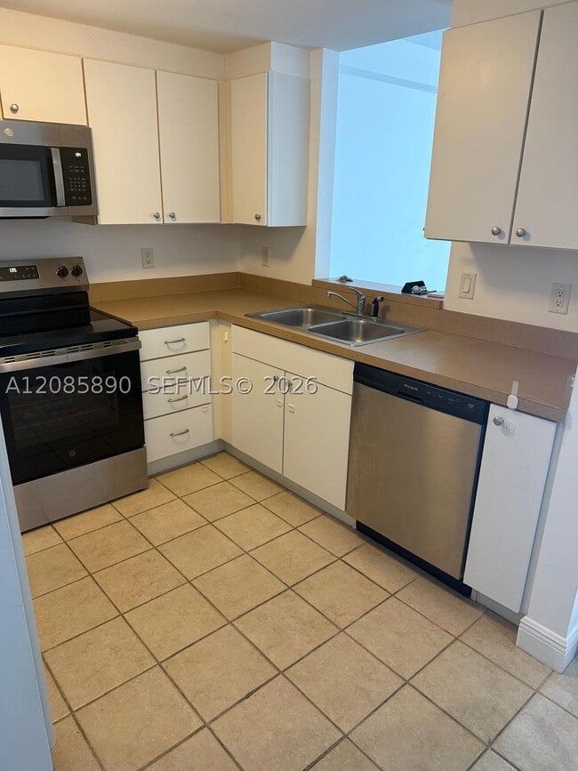 Building Photo - 1250 S Miami Ave