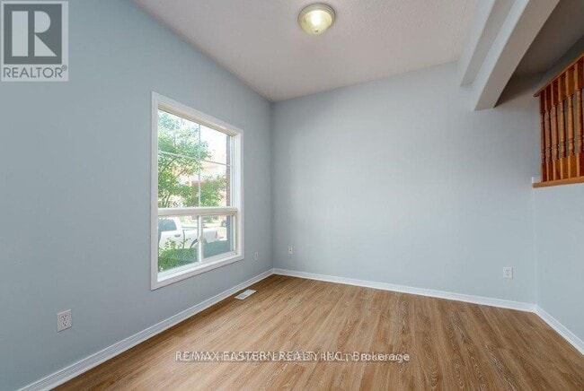 Building Photo - 246-246 Spillsbury Dr