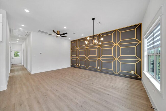 Foto del edificio - 4834 Higgins St